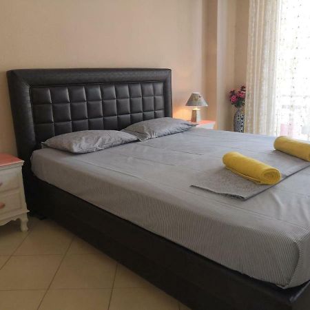 Amoret Apartment Néa Péramos Eksteriør billede