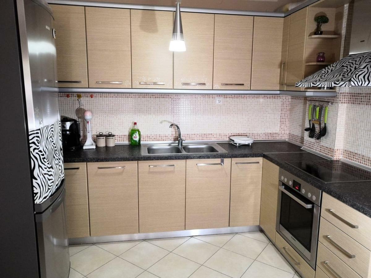 Amoret Apartment Néa Péramos Eksteriør billede